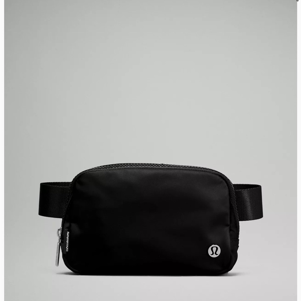 Lululemon black/silver belt bag 1L